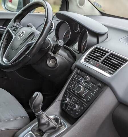 Серый Опель Мерива, объемом двигателя 1.3 л и пробегом 220 тыс. км за 5500 $, фото 19 на Automoto.ua