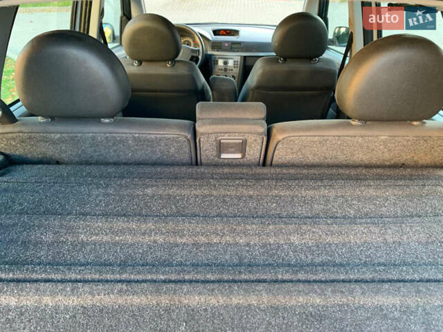 Серый Опель Мерива, объемом двигателя 1.6 л и пробегом 270 тыс. км за 4999 $, фото 35 на Automoto.ua