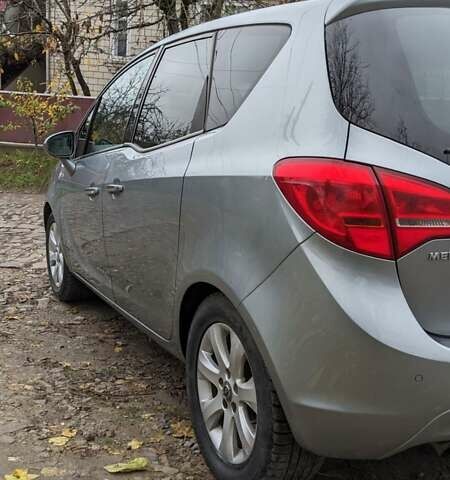 Серый Опель Мерива, объемом двигателя 1.3 л и пробегом 220 тыс. км за 5500 $, фото 10 на Automoto.ua