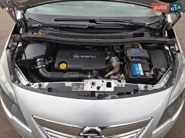 Серый Опель Мерива, объемом двигателя 1.69 л и пробегом 227 тыс. км за 7777 $, фото 10 на Automoto.ua