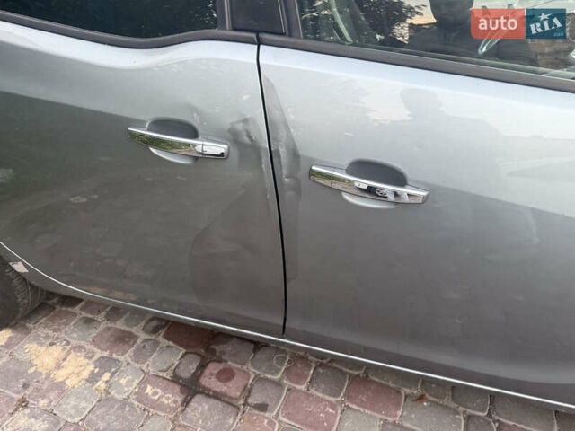 Серый Опель Мерива, объемом двигателя 1.69 л и пробегом 272 тыс. км за 6500 $, фото 8 на Automoto.ua