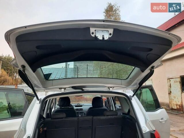 Серый Опель Мерива, объемом двигателя 1.69 л и пробегом 198 тыс. км за 7200 $, фото 14 на Automoto.ua