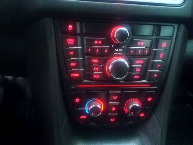 Серый Опель Мерива, объемом двигателя 1.3 л и пробегом 317 тыс. км за 7500 $, фото 2 на Automoto.ua