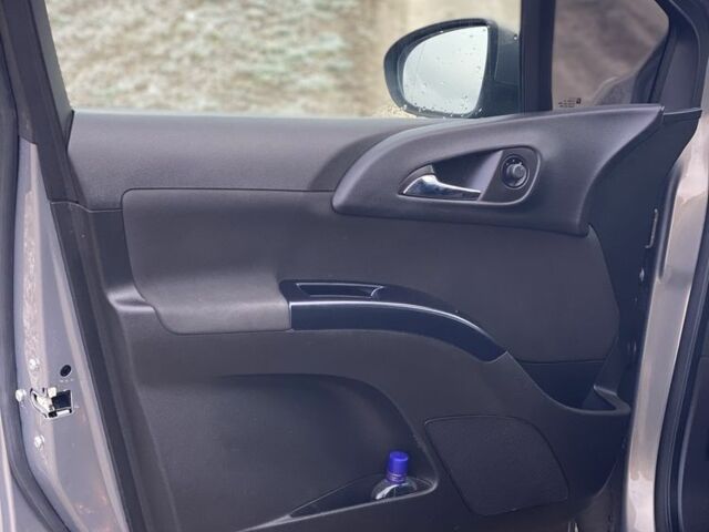 Сірий Опель Меріва, об'ємом двигуна 1.4 л та пробігом 220 тис. км за 4900 $, фото 19 на Automoto.ua