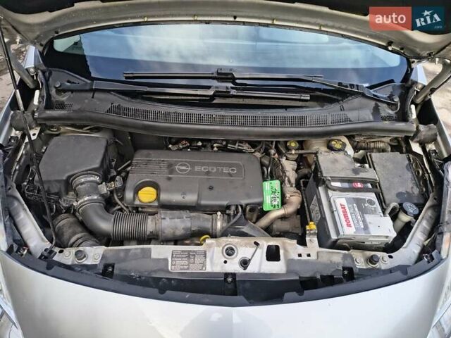 Серый Опель Мерива, объемом двигателя 1.69 л и пробегом 192 тыс. км за 7999 $, фото 14 на Automoto.ua