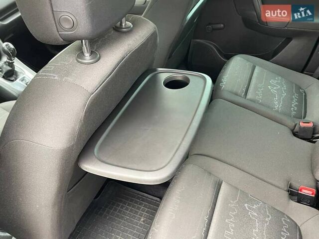 Серый Опель Мерива, объемом двигателя 1.3 л и пробегом 223 тыс. км за 6800 $, фото 31 на Automoto.ua