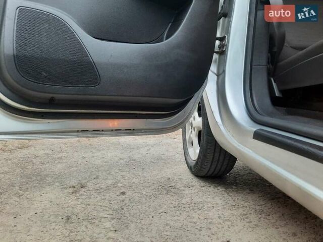 Серый Опель Мерива, объемом двигателя 1.69 л и пробегом 198 тыс. км за 7200 $, фото 12 на Automoto.ua