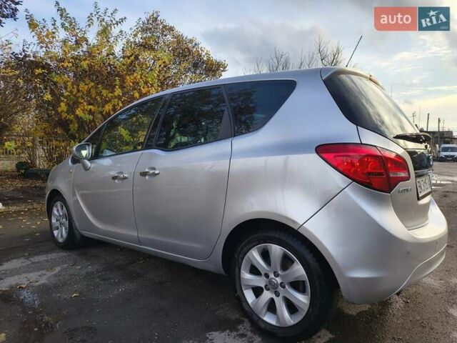 Серый Опель Мерива, объемом двигателя 1.69 л и пробегом 192 тыс. км за 7999 $, фото 2 на Automoto.ua