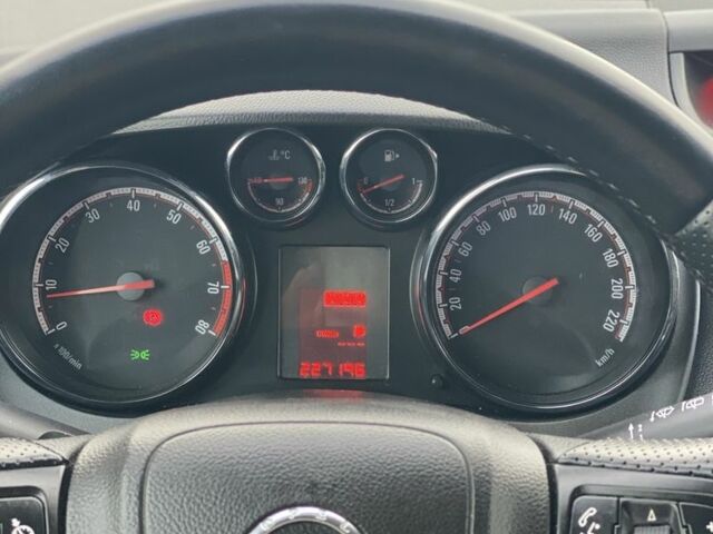 Сірий Опель Меріва, об'ємом двигуна 1.4 л та пробігом 220 тис. км за 4900 $, фото 9 на Automoto.ua