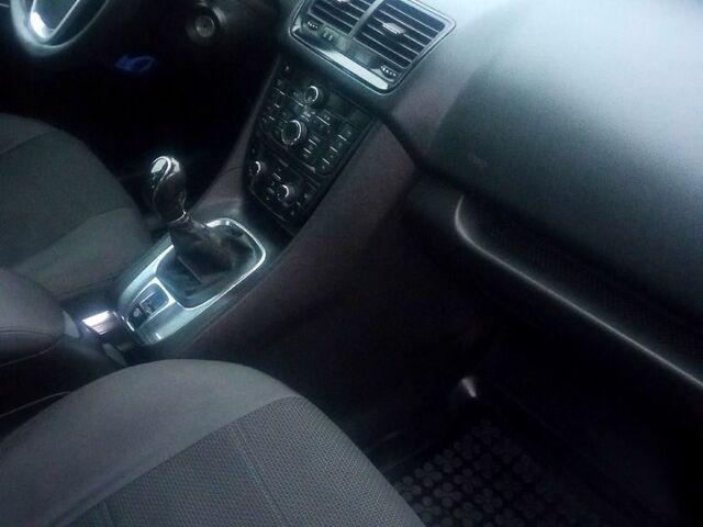 Серый Опель Мерива, объемом двигателя 1.3 л и пробегом 317 тыс. км за 7500 $, фото 5 на Automoto.ua