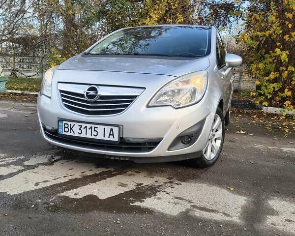 Серый Опель Мерива, объемом двигателя 1.69 л и пробегом 192 тыс. км за 7999 $, фото 7 на Automoto.ua