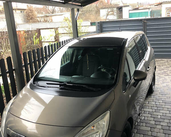 Серый Опель Мерива, объемом двигателя 1.25 л и пробегом 310 тыс. км за 7200 $, фото 4 на Automoto.ua