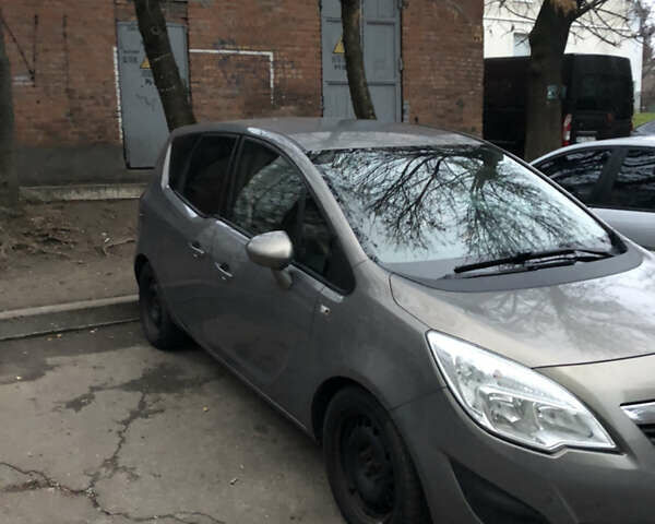 Серый Опель Мерива, объемом двигателя 1.25 л и пробегом 310 тыс. км за 7200 $, фото 2 на Automoto.ua