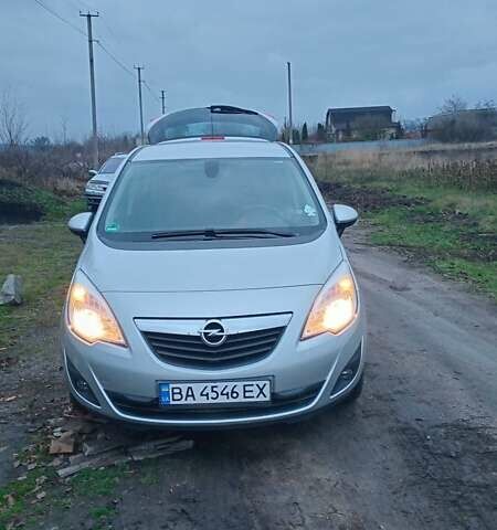 Серый Опель Мерива, объемом двигателя 1.7 л и пробегом 135 тыс. км за 7500 $, фото 10 на Automoto.ua