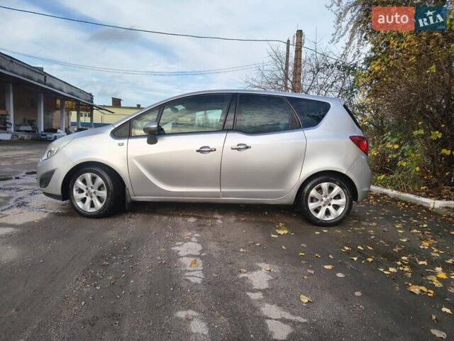 Серый Опель Мерива, объемом двигателя 1.69 л и пробегом 192 тыс. км за 7999 $, фото 3 на Automoto.ua