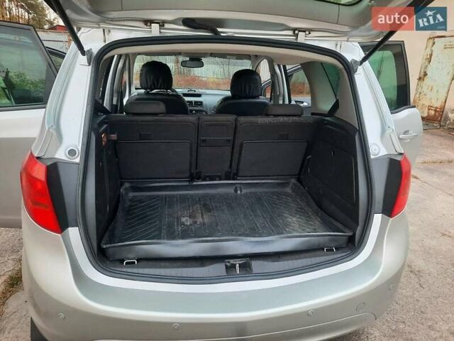 Серый Опель Мерива, объемом двигателя 1.69 л и пробегом 198 тыс. км за 7200 $, фото 13 на Automoto.ua