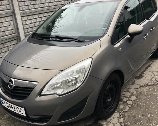 Серый Опель Мерива, объемом двигателя 1.25 л и пробегом 310 тыс. км за 7200 $, фото 1 на Automoto.ua
