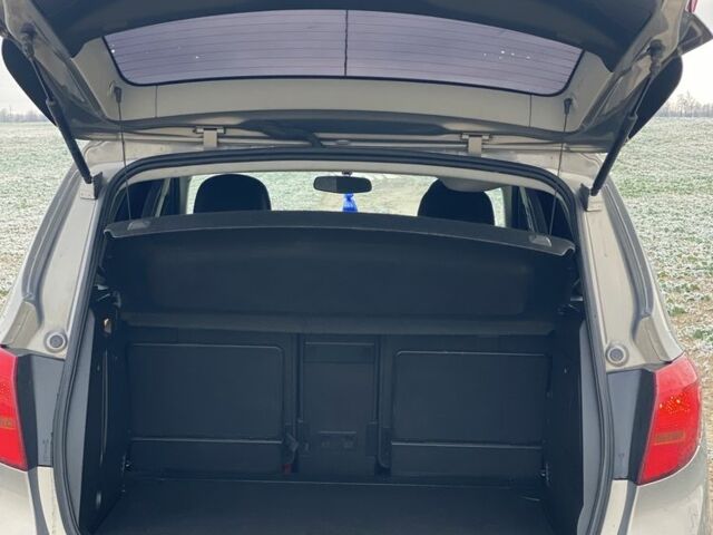 Сірий Опель Меріва, об'ємом двигуна 1.4 л та пробігом 220 тис. км за 4900 $, фото 5 на Automoto.ua