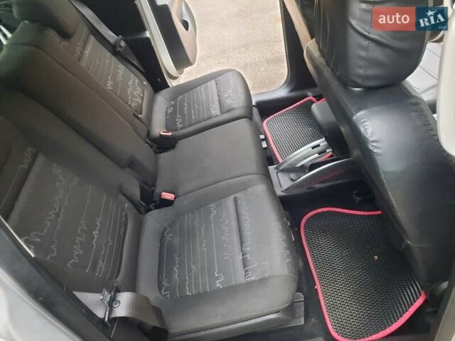 Серый Опель Мерива, объемом двигателя 1.69 л и пробегом 198 тыс. км за 7200 $, фото 7 на Automoto.ua