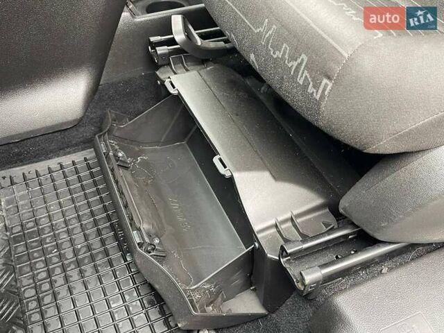 Серый Опель Мерива, объемом двигателя 1.3 л и пробегом 223 тыс. км за 6800 $, фото 29 на Automoto.ua