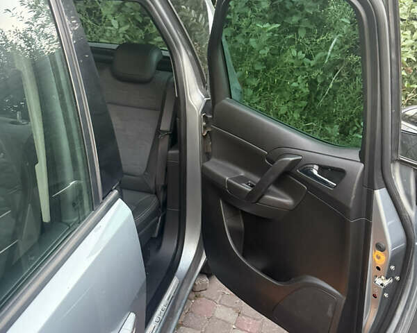 Серый Опель Мерива, объемом двигателя 1.69 л и пробегом 272 тыс. км за 6500 $, фото 4 на Automoto.ua