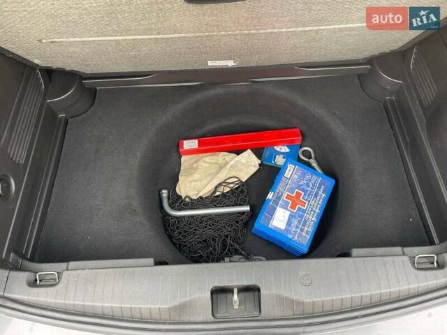 Серый Опель Мерива, объемом двигателя 1.3 л и пробегом 223 тыс. км за 6800 $, фото 34 на Automoto.ua