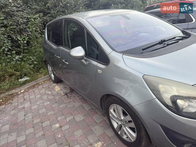 Серый Опель Мерива, объемом двигателя 1.69 л и пробегом 272 тыс. км за 6500 $, фото 1 на Automoto.ua