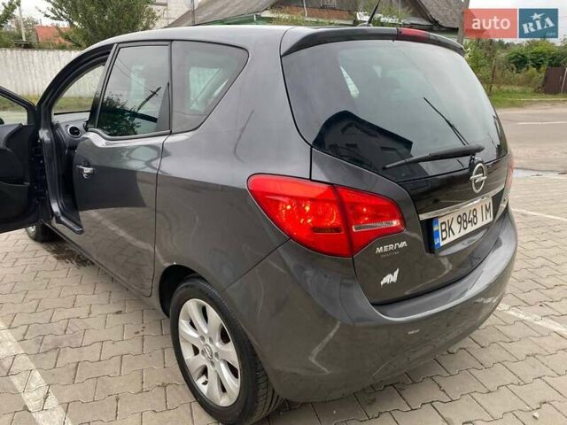 Серый Опель Мерива, объемом двигателя 1.36 л и пробегом 190 тыс. км за 8250 $, фото 6 на Automoto.ua