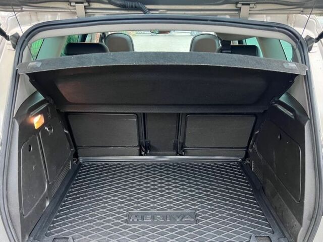 Серый Опель Мерива, объемом двигателя 1.6 л и пробегом 160 тыс. км за 8000 $, фото 19 на Automoto.ua