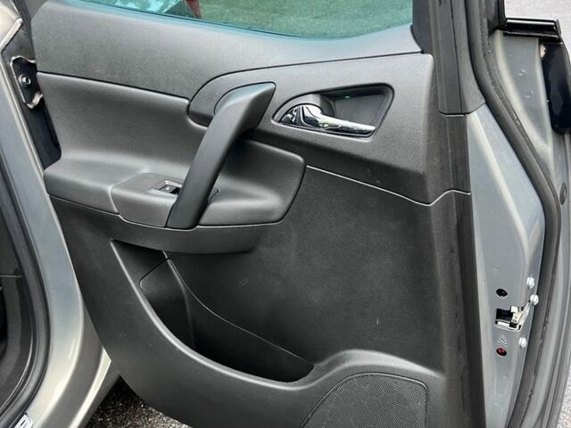 Серый Опель Мерива, объемом двигателя 1.6 л и пробегом 160 тыс. км за 8000 $, фото 14 на Automoto.ua