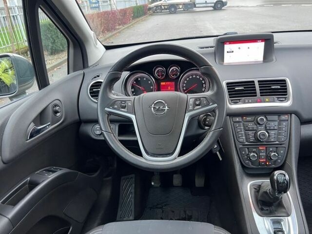 Серый Опель Мерива, объемом двигателя 1.6 л и пробегом 160 тыс. км за 8000 $, фото 16 на Automoto.ua