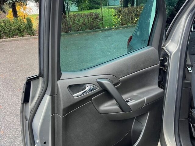 Серый Опель Мерива, объемом двигателя 1.6 л и пробегом 160 тыс. км за 8000 $, фото 18 на Automoto.ua