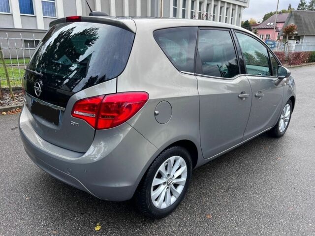 Серый Опель Мерива, объемом двигателя 1.6 л и пробегом 160 тыс. км за 8000 $, фото 6 на Automoto.ua