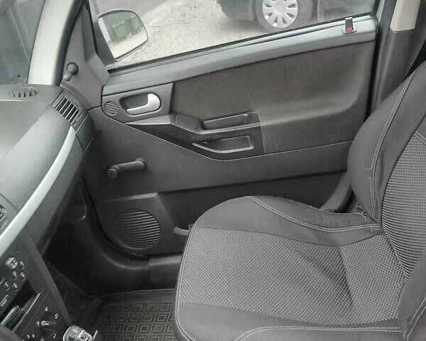 Серый Опель Мерива, объемом двигателя 1.6 л и пробегом 360 тыс. км за 4200 $, фото 4 на Automoto.ua