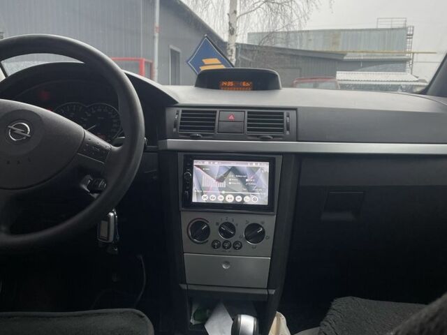 Серый Опель Мерива, объемом двигателя 1.6 л и пробегом 210 тыс. км за 4400 $, фото 6 на Automoto.ua