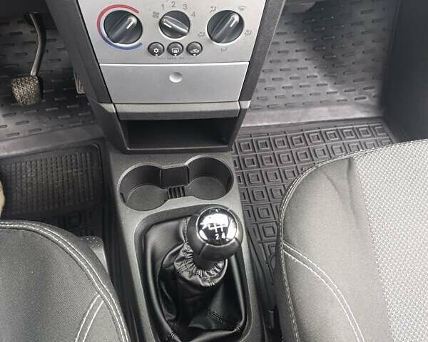 Серый Опель Мерива, объемом двигателя 1.6 л и пробегом 219 тыс. км за 4400 $, фото 14 на Automoto.ua