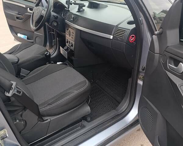 Серый Опель Мерива, объемом двигателя 1.6 л и пробегом 219 тыс. км за 4400 $, фото 15 на Automoto.ua