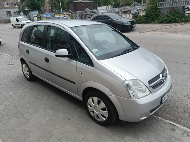 Серый Опель Мерива, объемом двигателя 1.6 л и пробегом 195 тыс. км за 3599 $, фото 1 на Automoto.ua