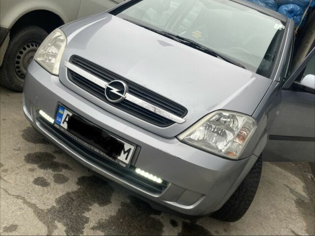 Сірий Опель Меріва, об'ємом двигуна 1.6 л та пробігом 210 тис. км за 4400 $, фото 1 на Automoto.ua