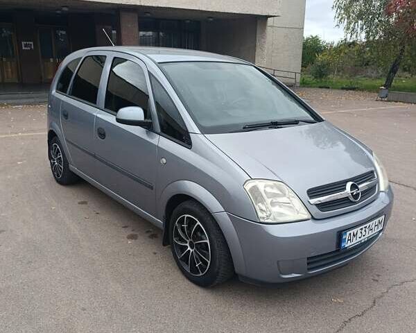 Серый Опель Мерива, объемом двигателя 1.6 л и пробегом 219 тыс. км за 4400 $, фото 1 на Automoto.ua