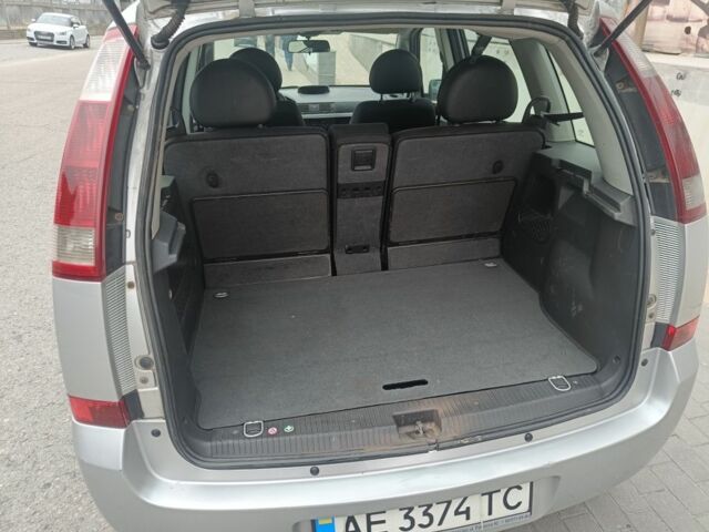 Серый Опель Мерива, объемом двигателя 1.6 л и пробегом 195 тыс. км за 3599 $, фото 4 на Automoto.ua