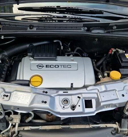 Серый Опель Мерива, объемом двигателя 1.6 л и пробегом 206 тыс. км за 4800 $, фото 4 на Automoto.ua