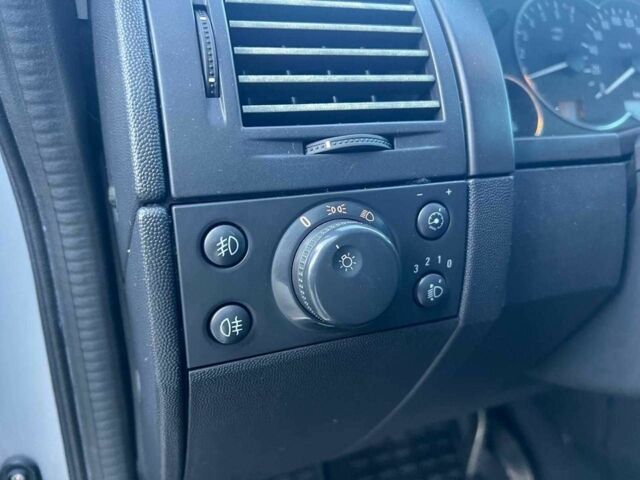 Сірий Опель Меріва, об'ємом двигуна 1.8 л та пробігом 221 тис. км за 4490 $, фото 19 на Automoto.ua