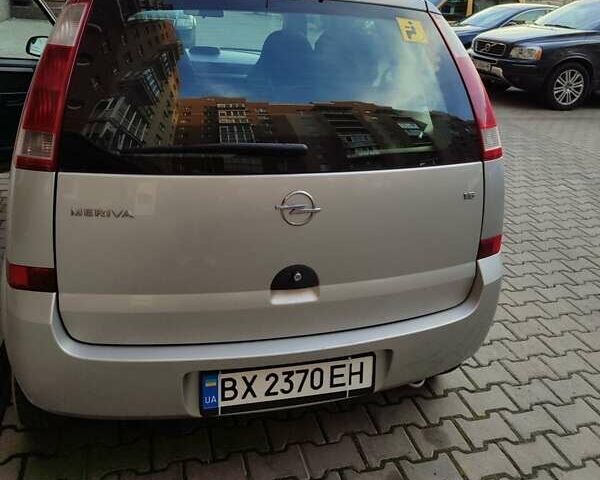 Серый Опель Мерива, объемом двигателя 1.6 л и пробегом 301 тыс. км за 3500 $, фото 1 на Automoto.ua