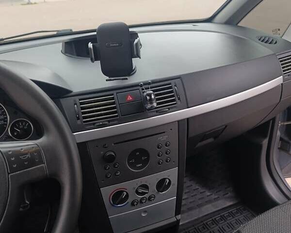 Серый Опель Мерива, объемом двигателя 1.6 л и пробегом 219 тыс. км за 4400 $, фото 11 на Automoto.ua