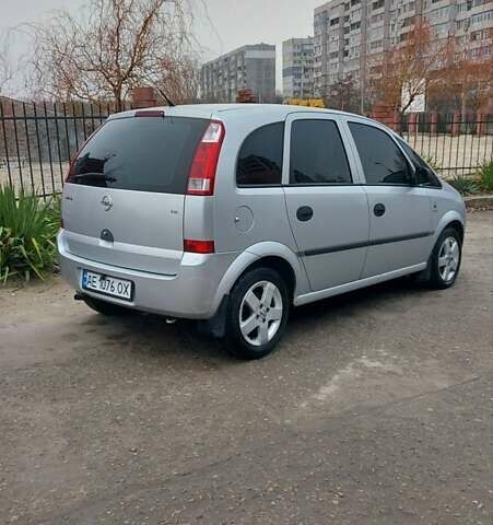 Серый Опель Мерива, объемом двигателя 1.6 л и пробегом 261 тыс. км за 4400 $, фото 1 на Automoto.ua