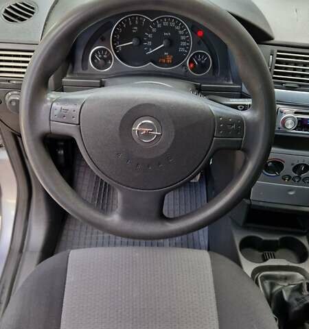 Серый Опель Мерива, объемом двигателя 1.6 л и пробегом 206 тыс. км за 4800 $, фото 14 на Automoto.ua