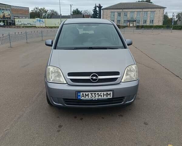 Серый Опель Мерива, объемом двигателя 1.6 л и пробегом 219 тыс. км за 4400 $, фото 2 на Automoto.ua