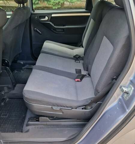 Серый Опель Мерива, объемом двигателя 1.6 л и пробегом 206 тыс. км за 4800 $, фото 18 на Automoto.ua