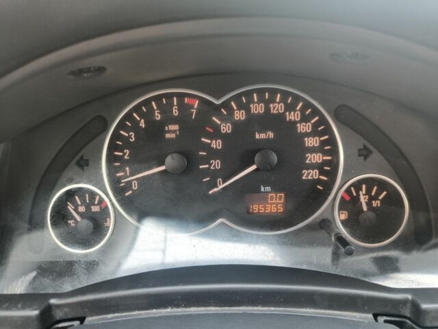 Серый Опель Мерива, объемом двигателя 1.6 л и пробегом 195 тыс. км за 3599 $, фото 7 на Automoto.ua